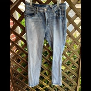 Light washed skinny jeans